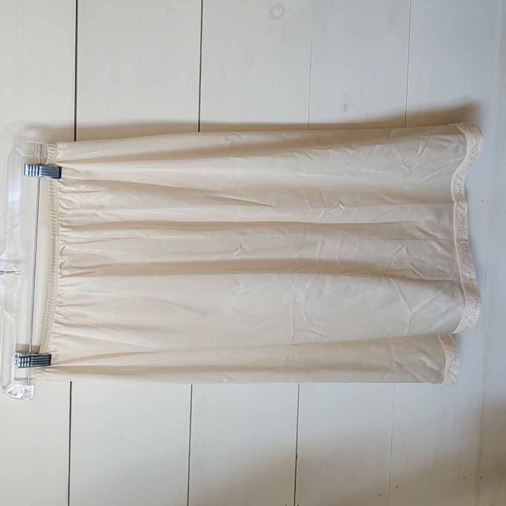 Lorraine Vintage Nylon Slip. Medium